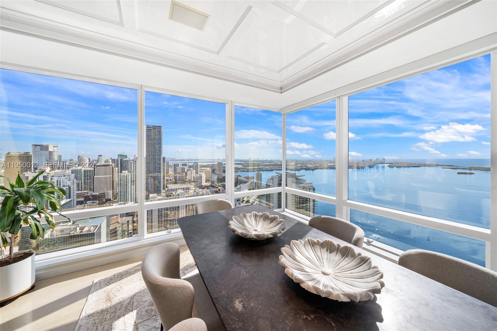 FOUR SEASONS RESIDENCES - Residential