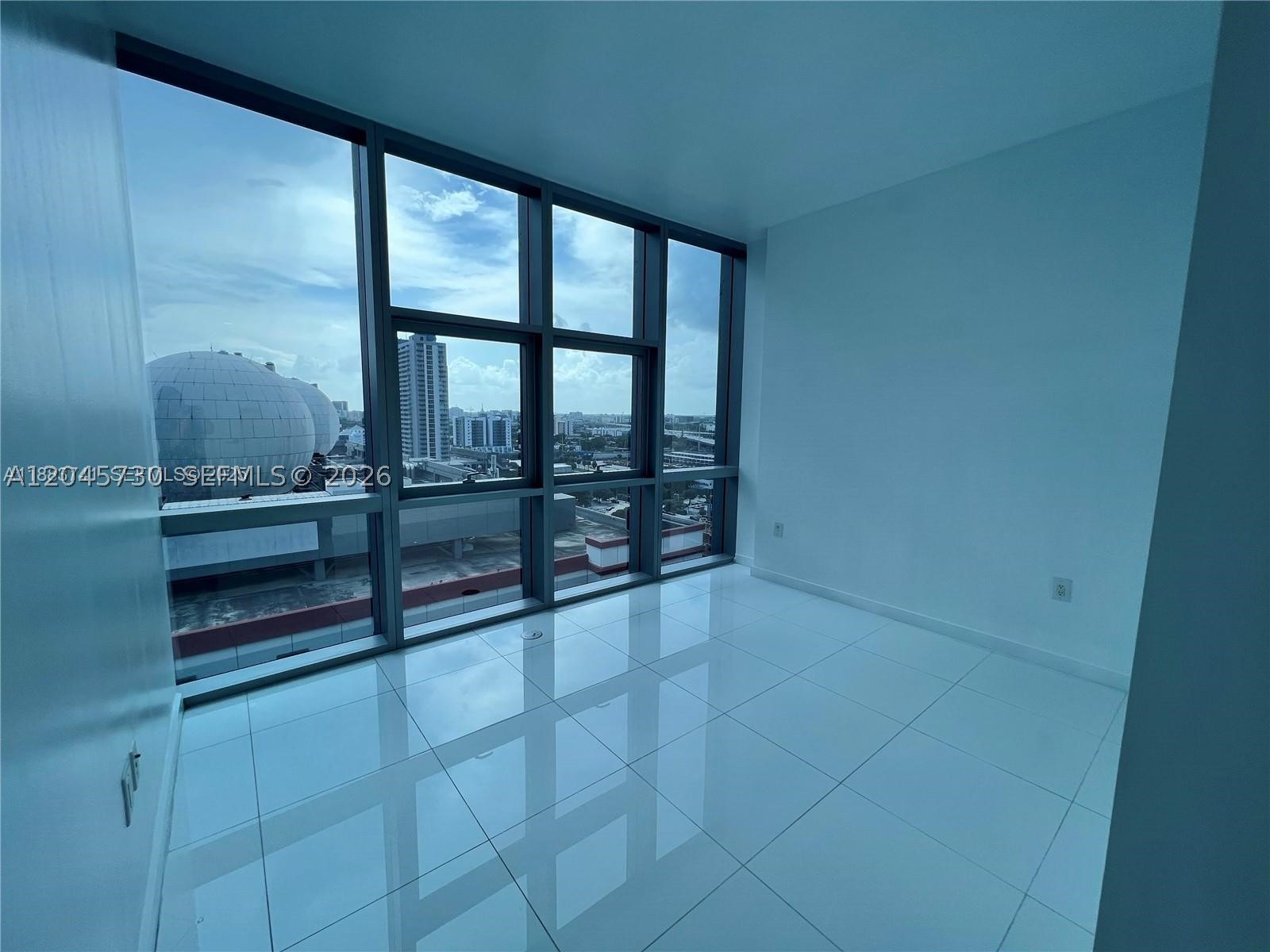PARAMOUNT MIAMI WORLDCENT - Residential