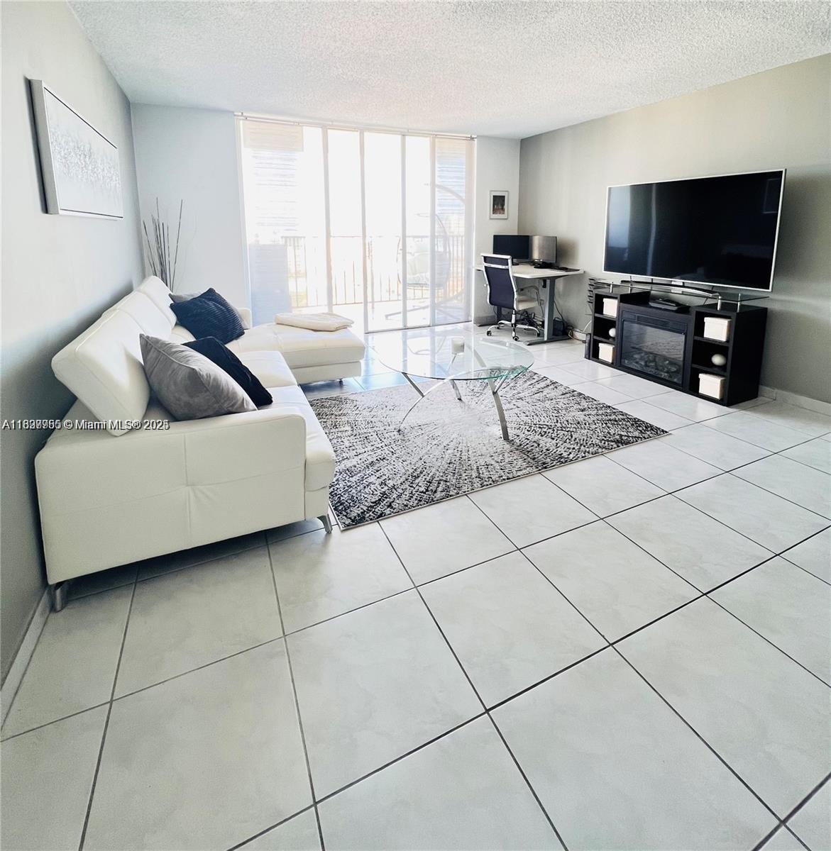 COMMODORE PLAZA CONDO - Residential