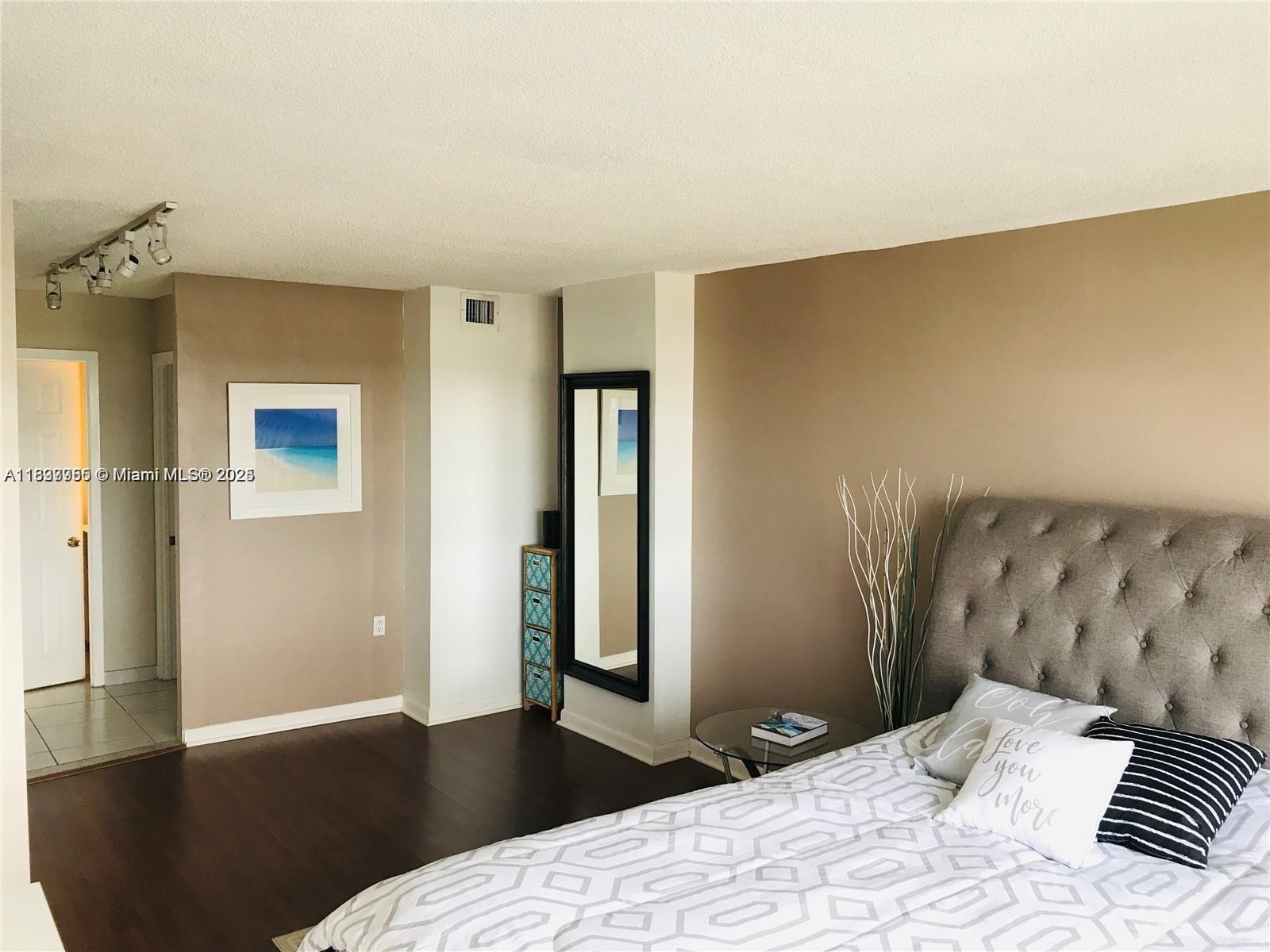COMMODORE PLAZA CONDO - Residential