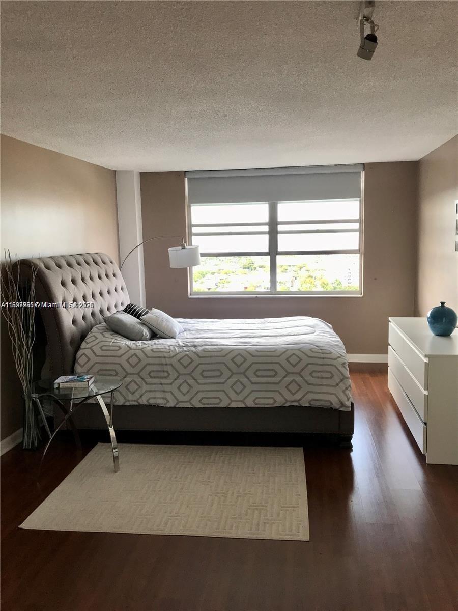 COMMODORE PLAZA CONDO - Residential
