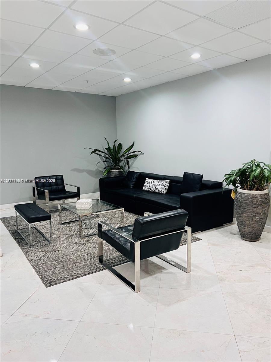 COMMODORE PLAZA CONDO - Residential