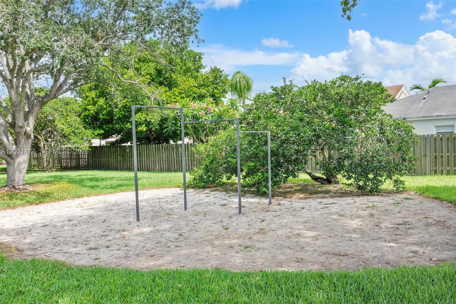 DEERWOOD VILLAS SEC 1 - Residential