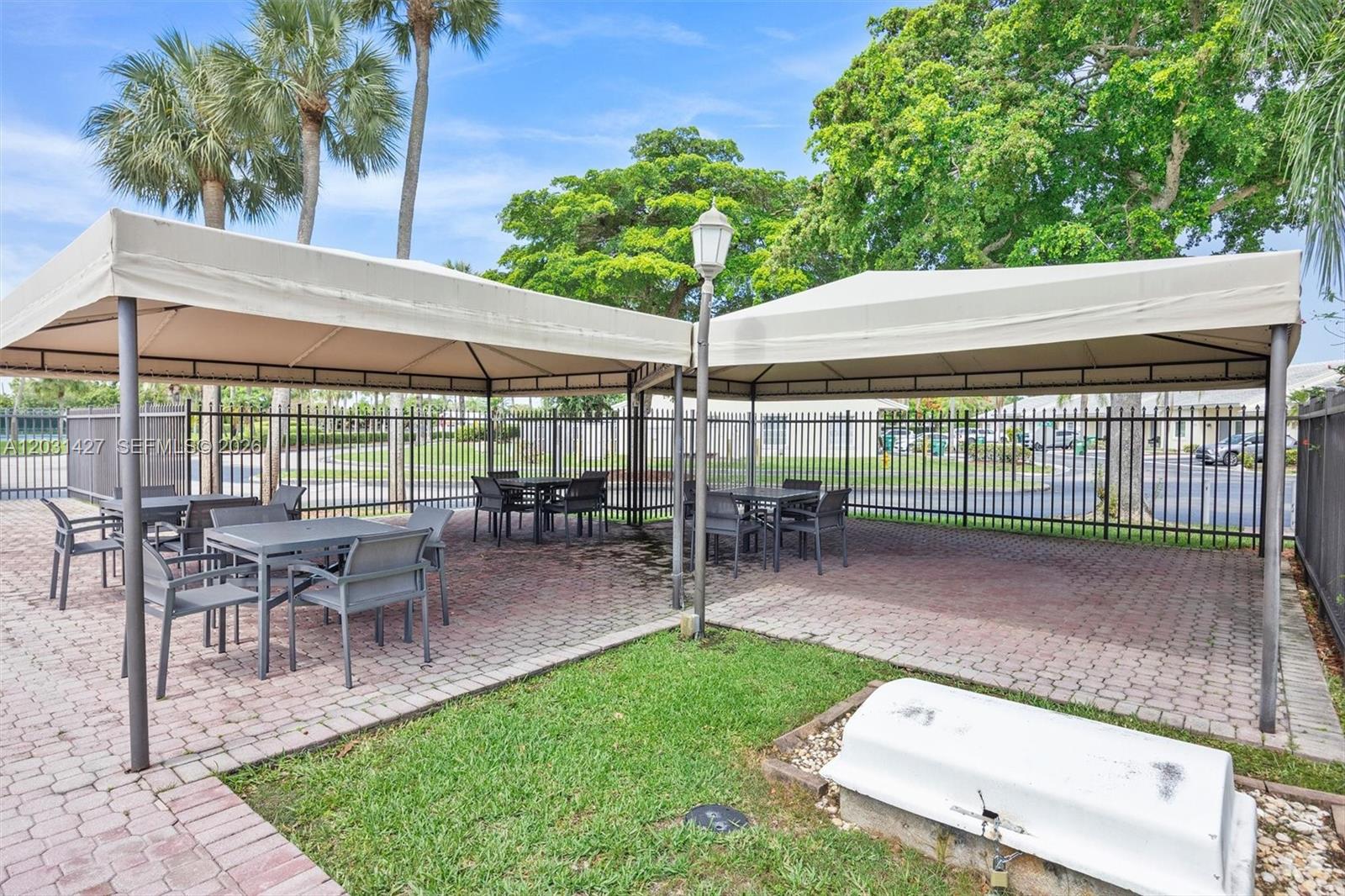 DEERWOOD VILLAS SEC 1 - Residential