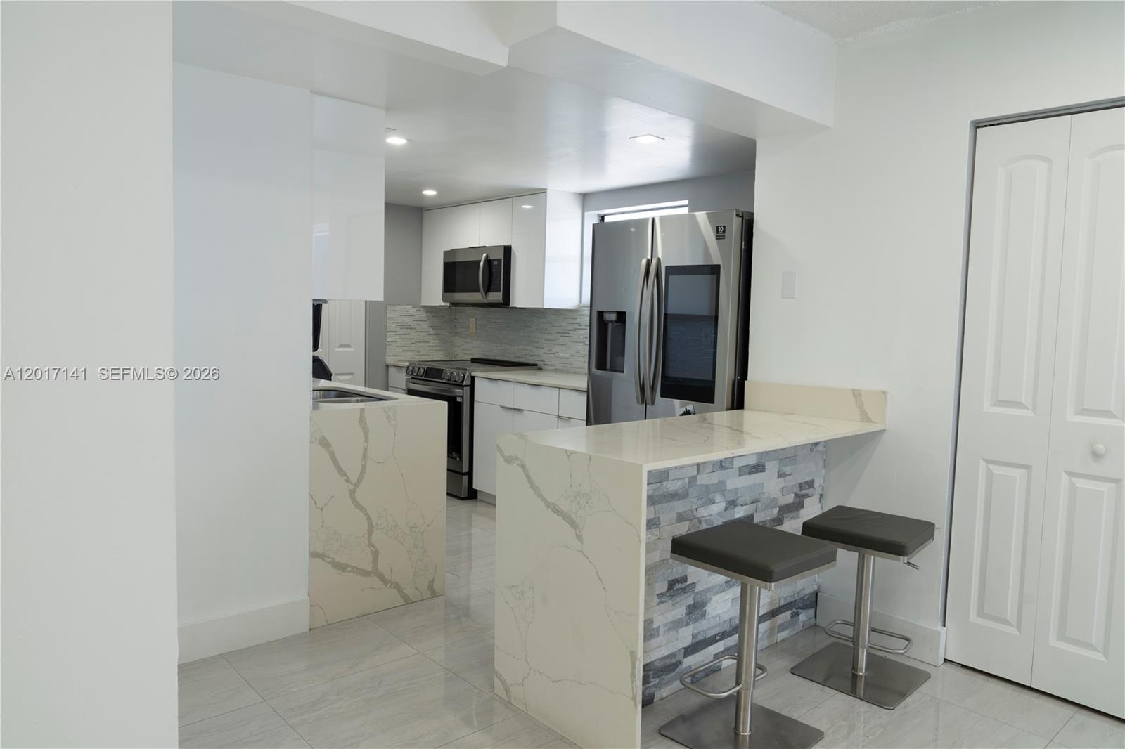 VILLA GRANDE CONDO - Residential