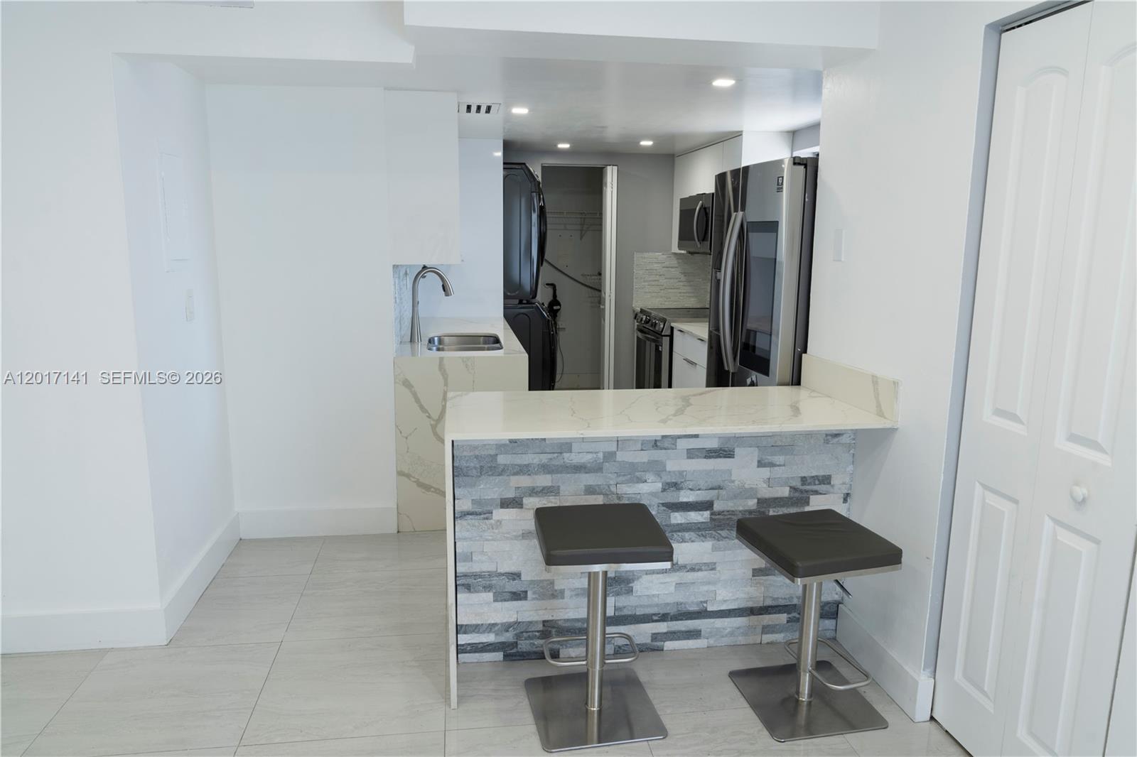 VILLA GRANDE CONDO - Residential