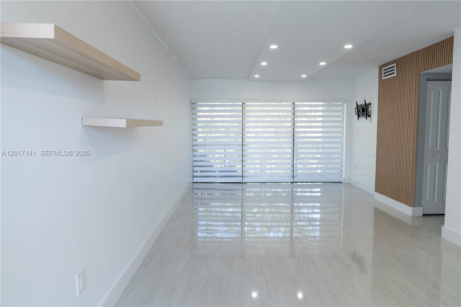 VILLA GRANDE CONDO - Residential
