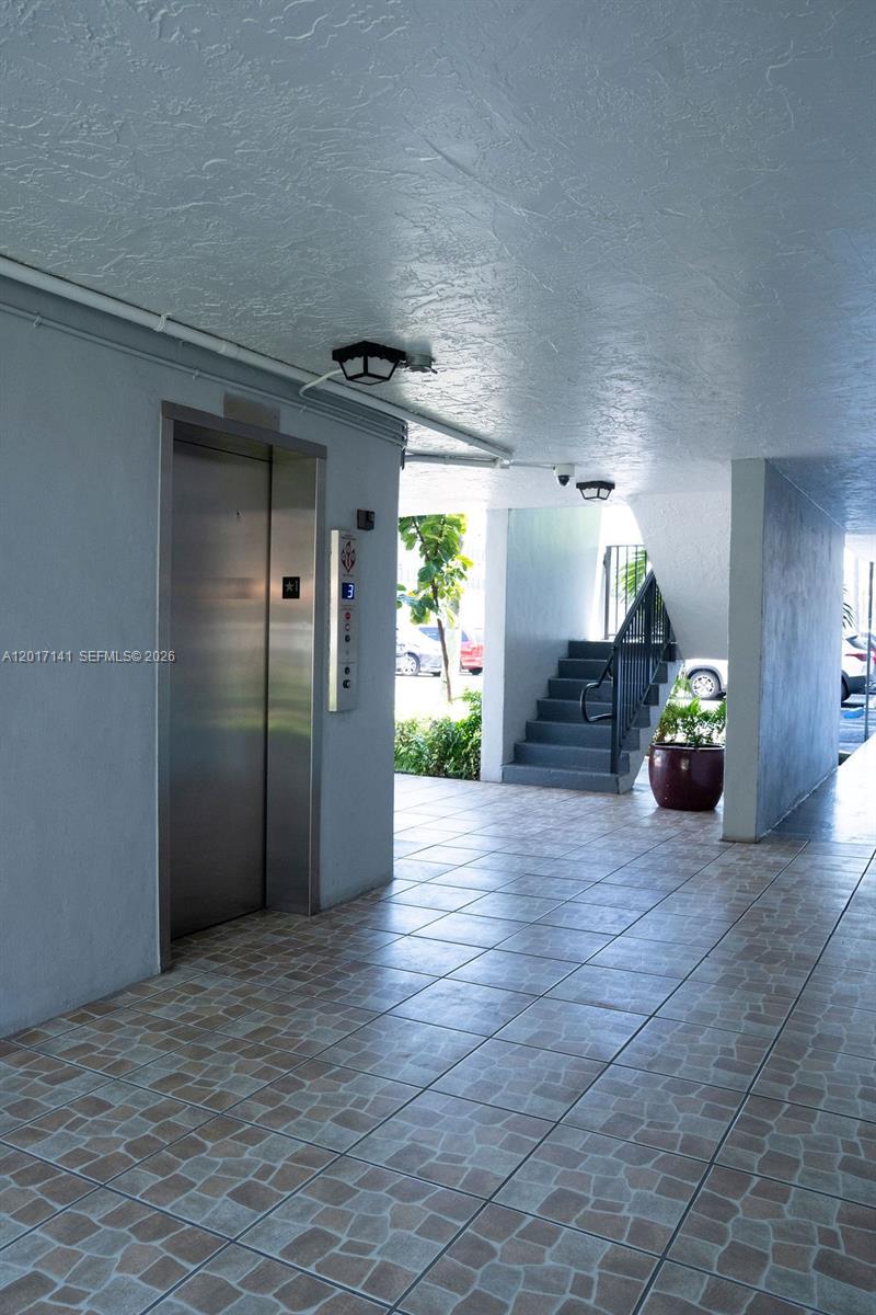 VILLA GRANDE CONDO - Residential