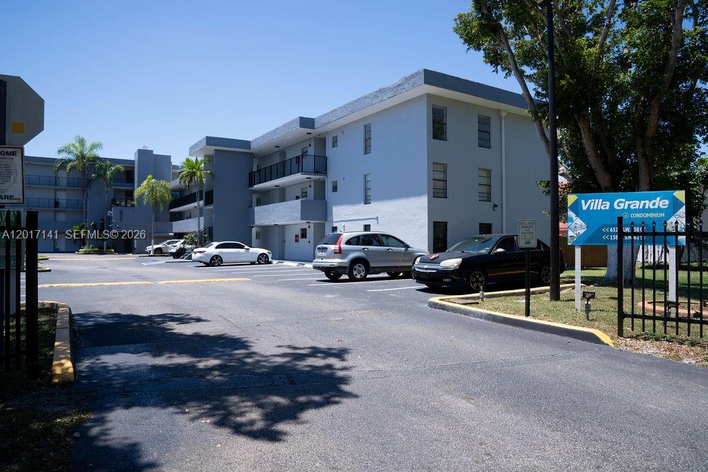 VILLA GRANDE CONDO - Residential