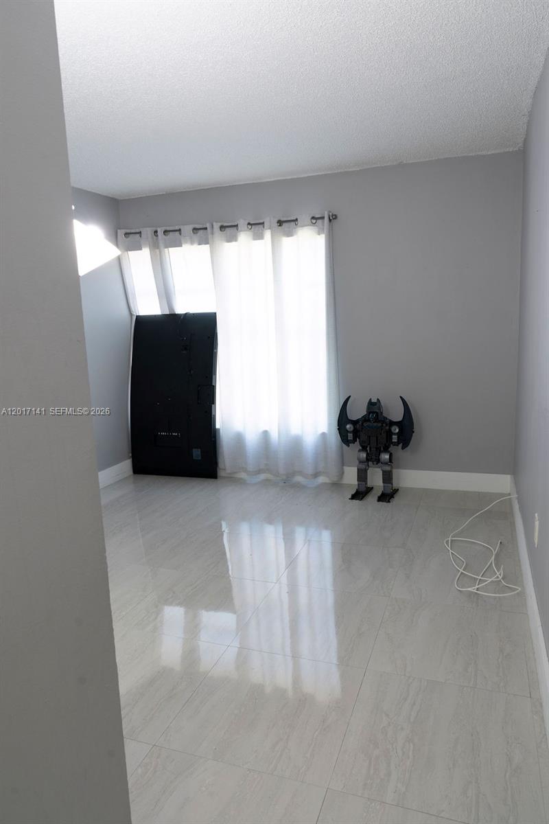 VILLA GRANDE CONDO - Residential