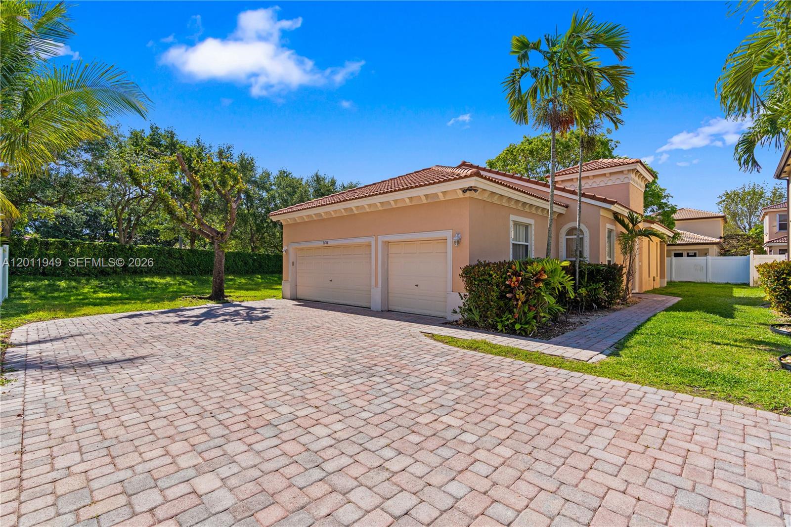 PORTOFINO OAKS - Residential
