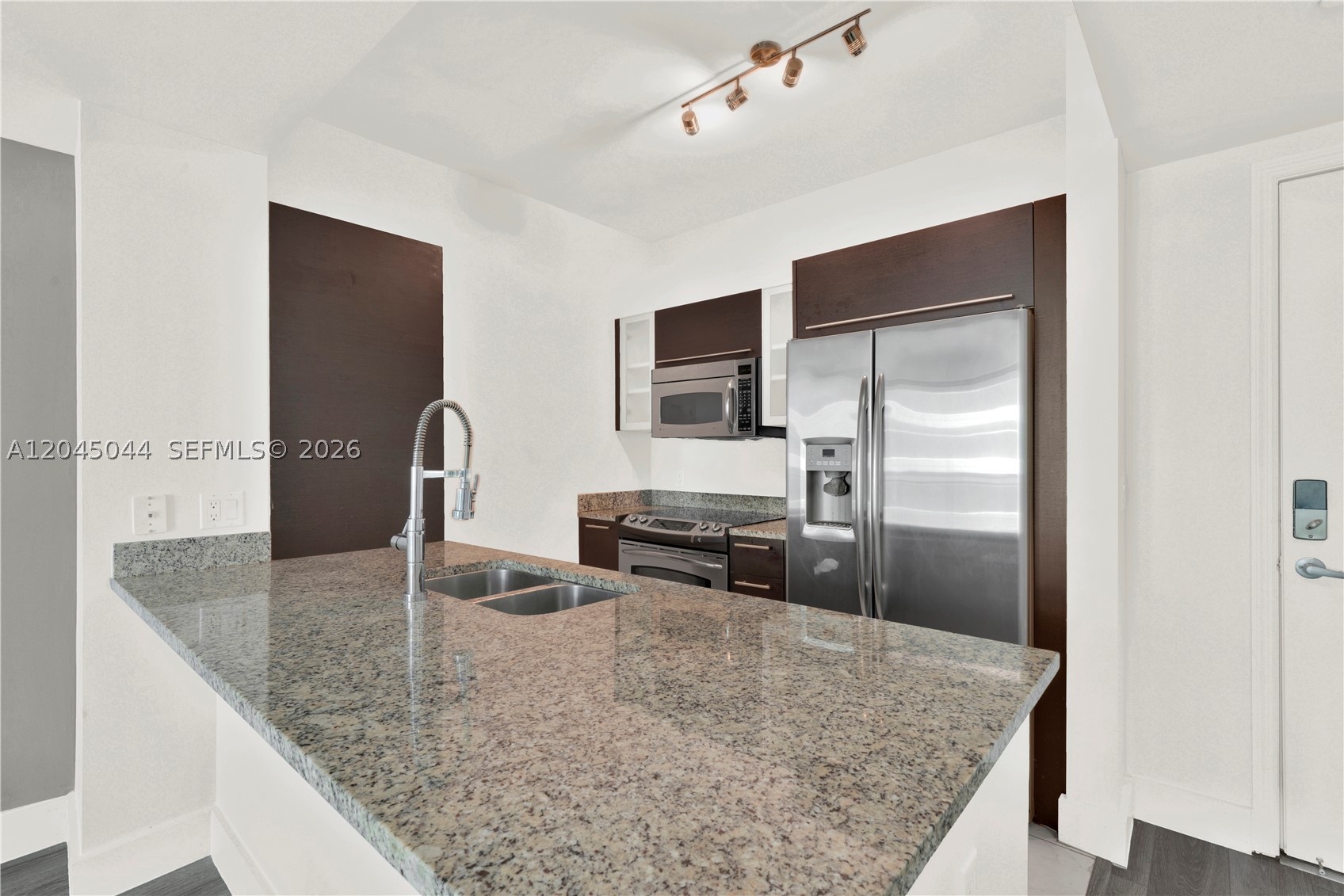 THE PLAZA 851 BRICKELL CO - Residential