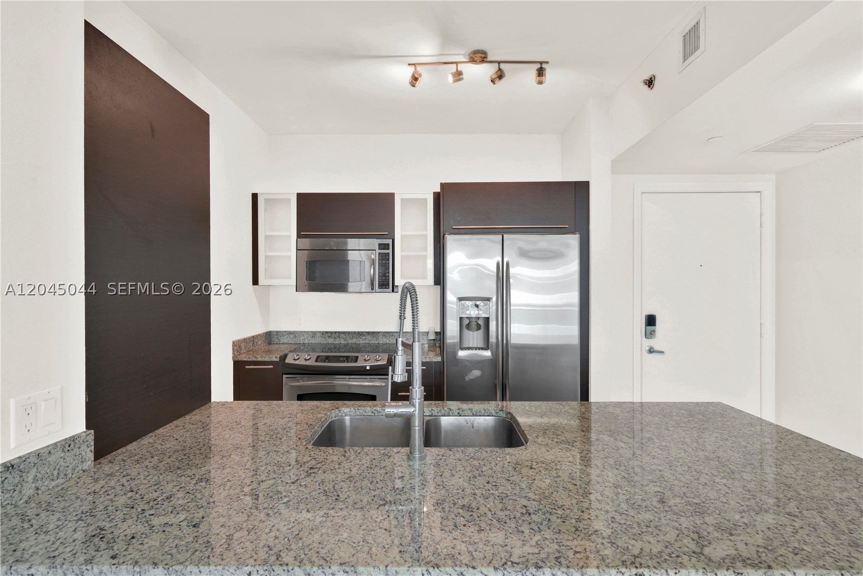 THE PLAZA 851 BRICKELL CO - Residential
