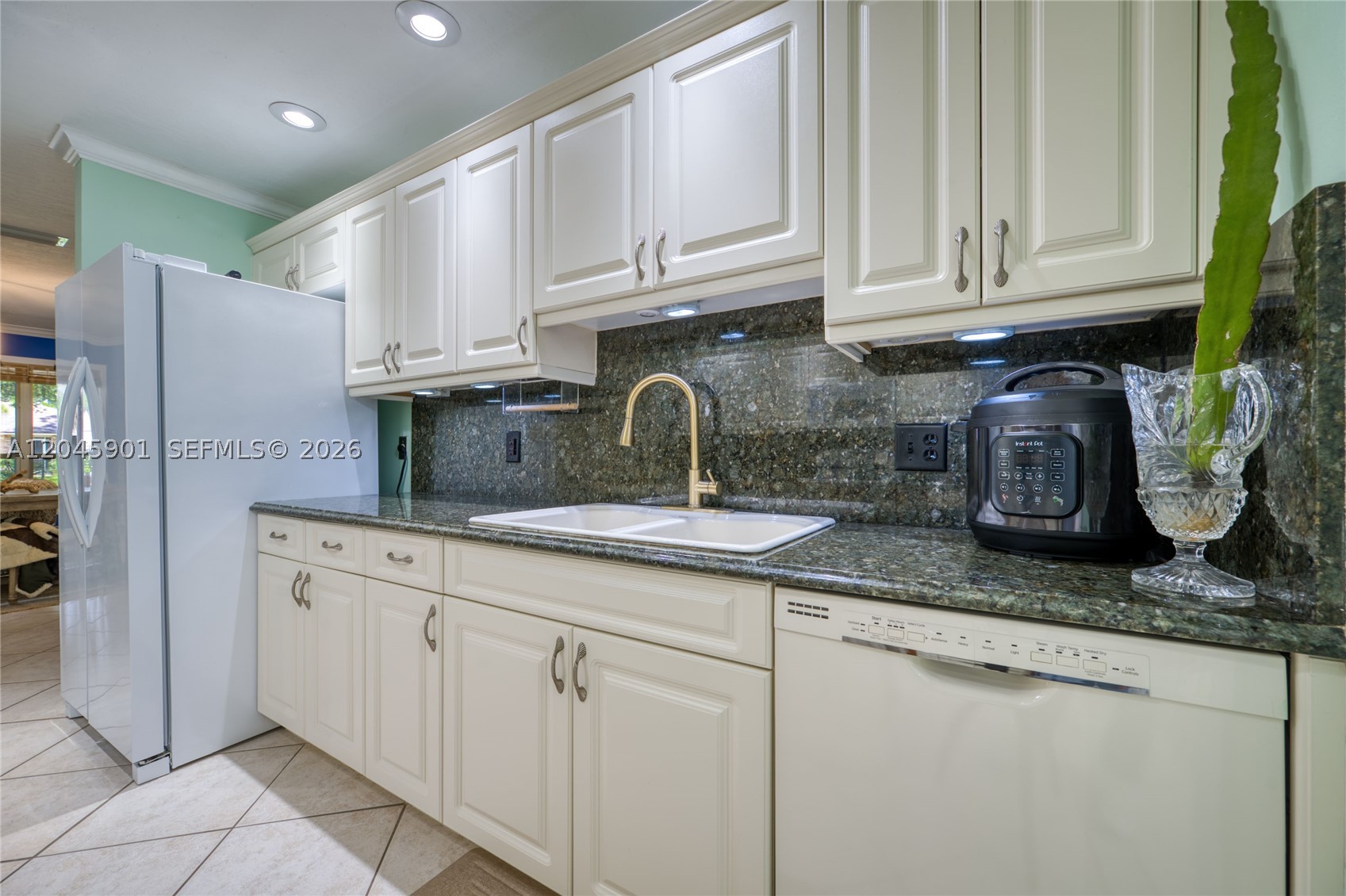 PINECREST SUB UNIT 1 - Residential