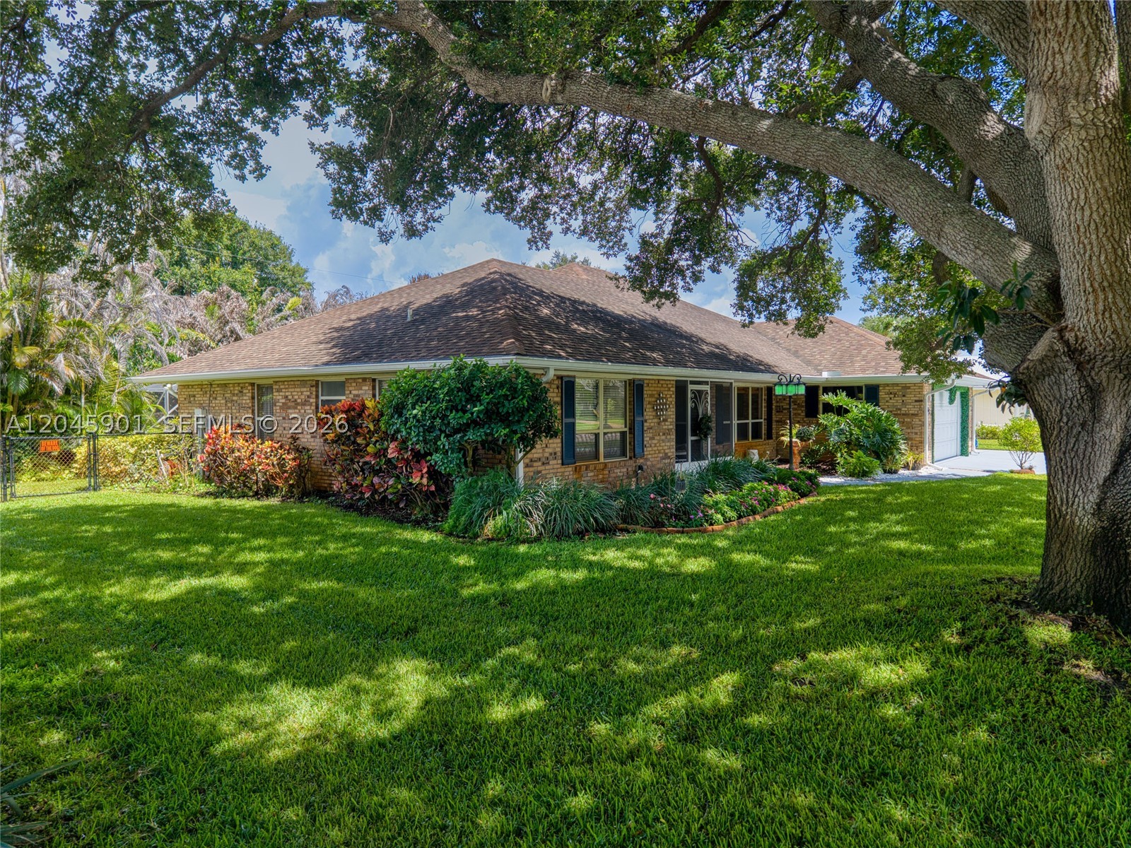 PINECREST SUB UNIT 1 - Residential