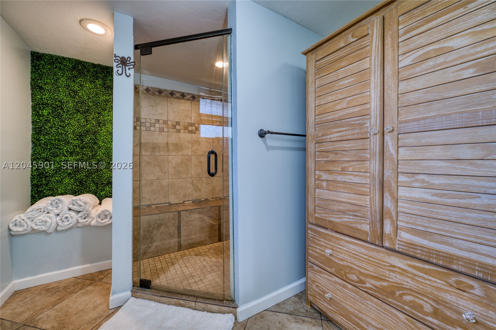 PINECREST SUB UNIT 1 - Residential