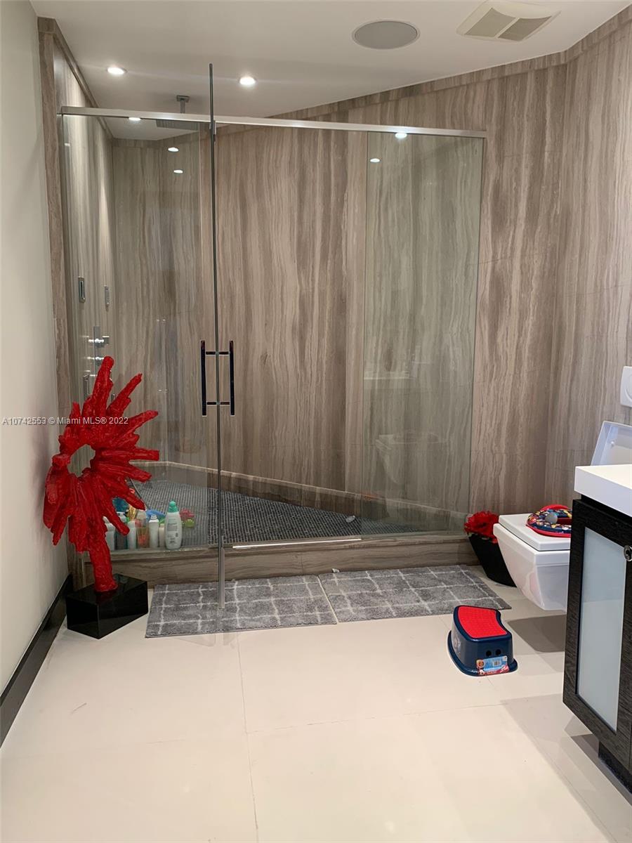 ONE ISLAND PLACE CONDO II - Residential