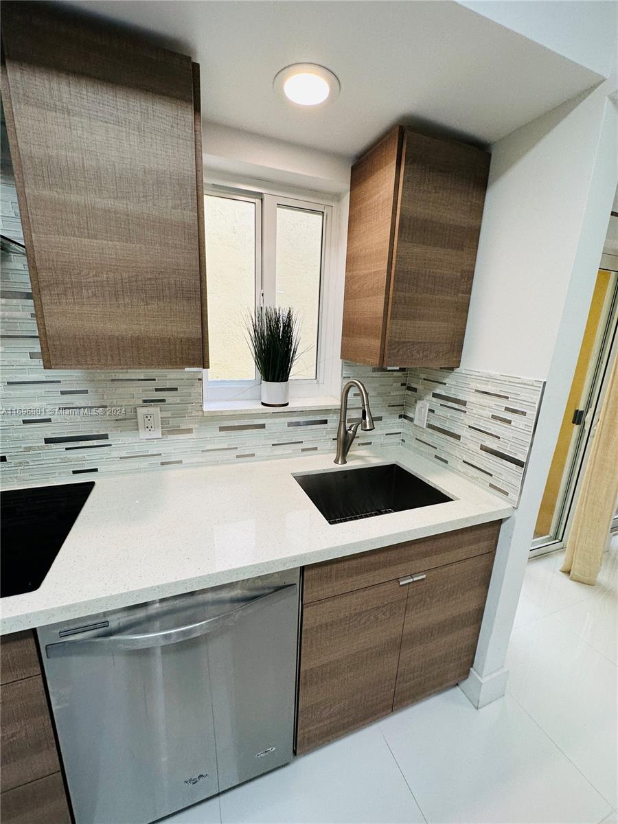 THE COURTS AT SOUTH BEACH - Residential Lease