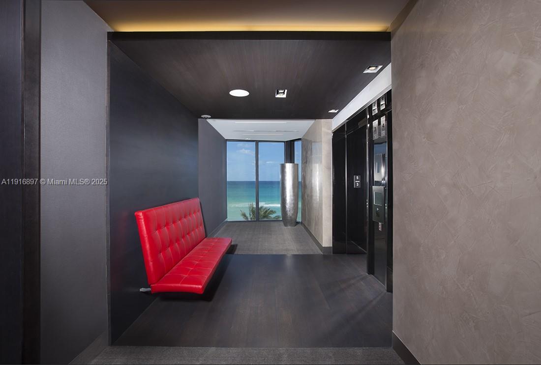 18555 COLLINS AVENUE COND - Residential
