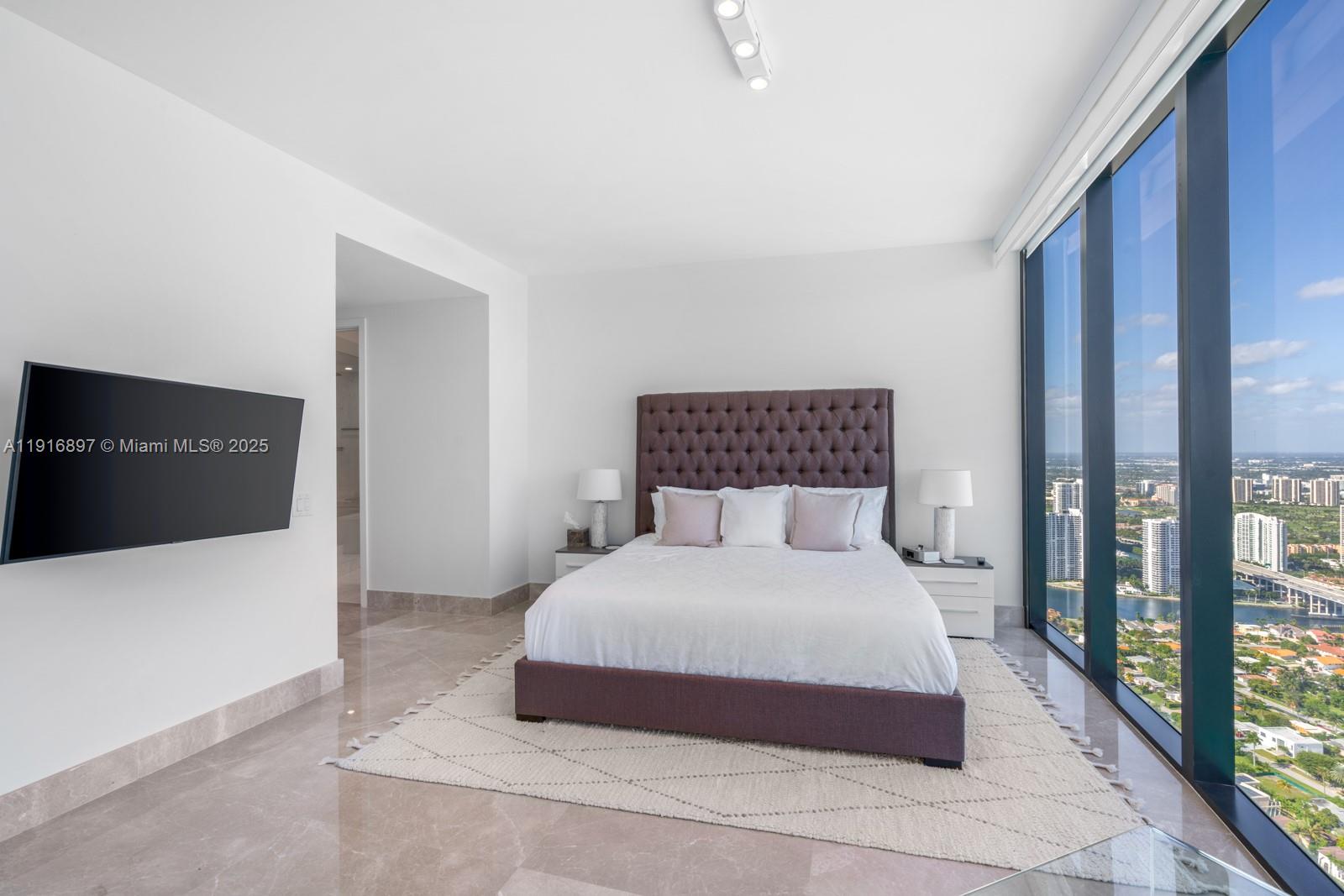 18555 COLLINS AVENUE COND - Residential