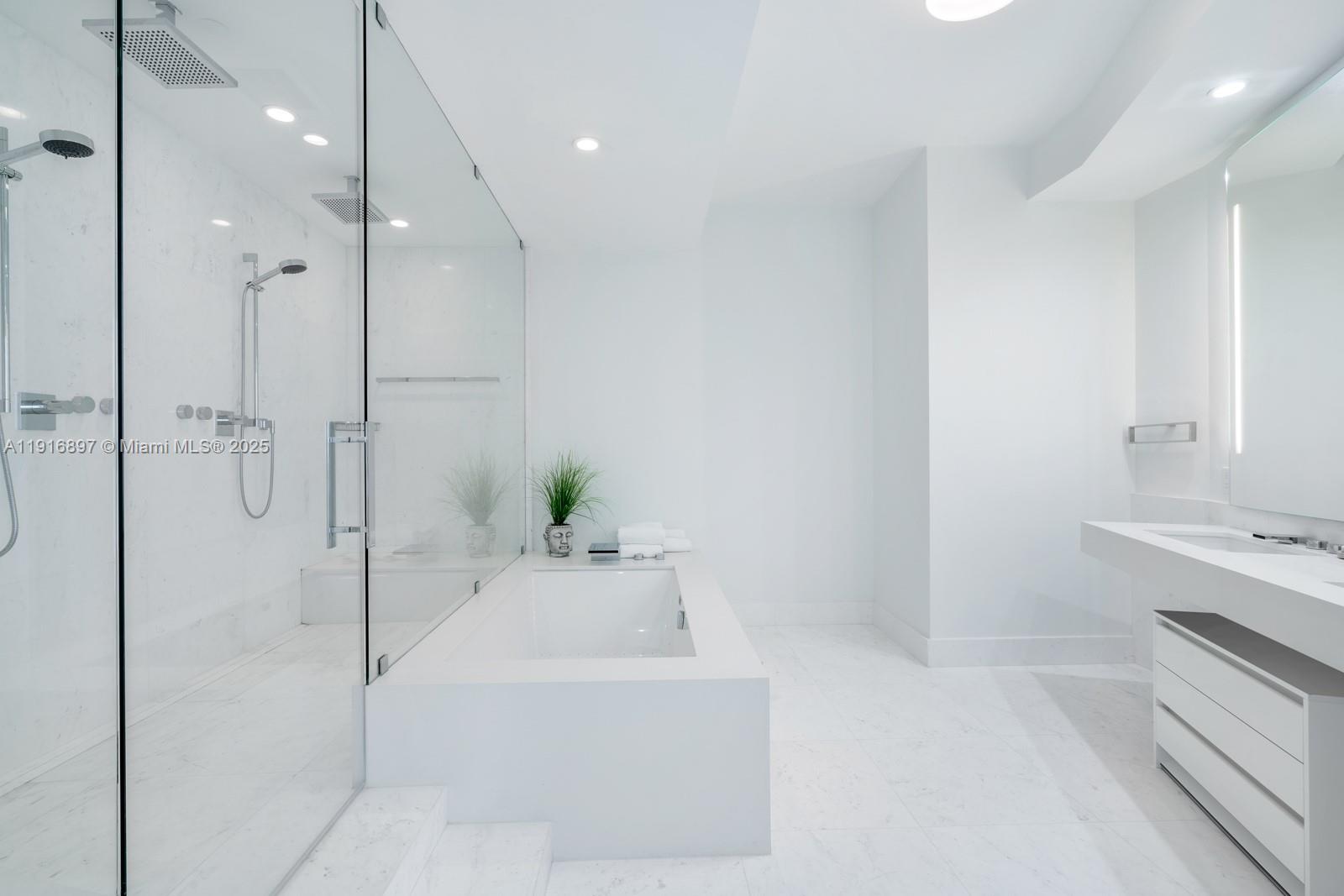 18555 COLLINS AVENUE COND - Residential