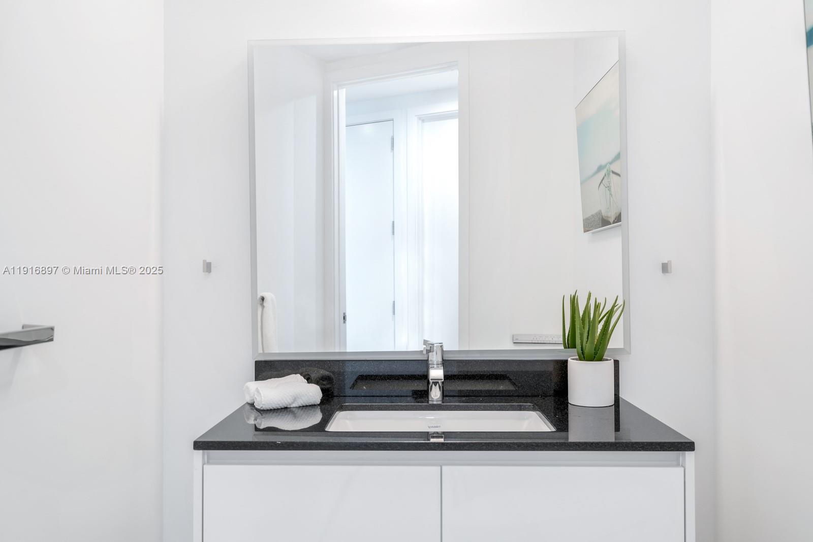 18555 COLLINS AVENUE COND - Residential