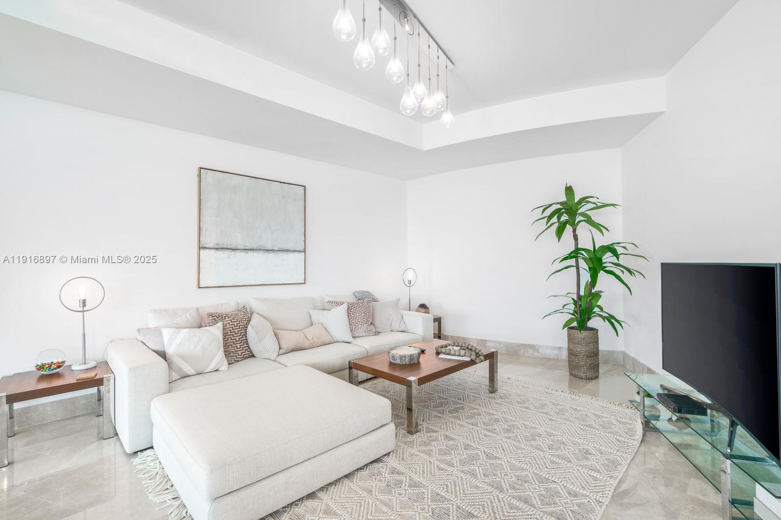 18555 COLLINS AVENUE COND - Residential