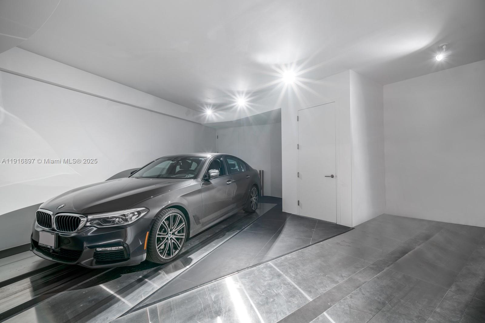 18555 COLLINS AVENUE COND - Residential