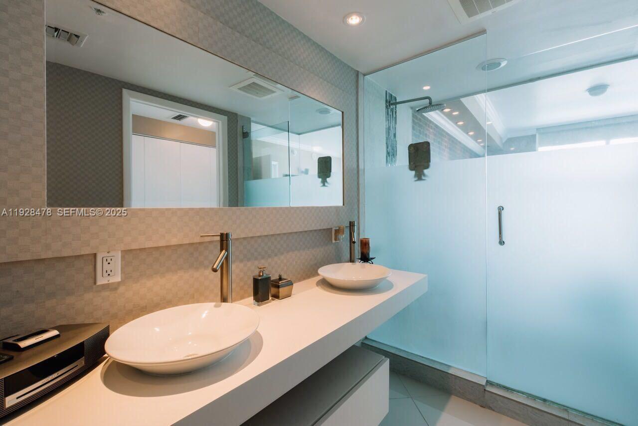 MINT CONDOMINIUM - Residential