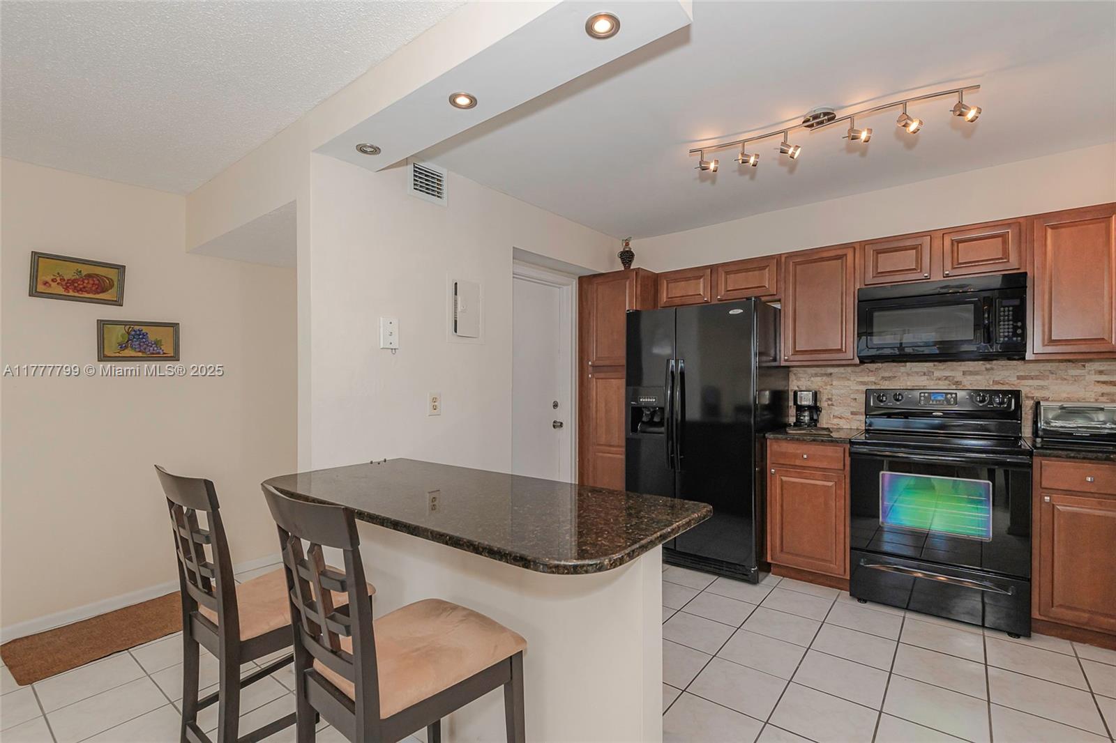 IMPERIAL TOWERS CONDO - Residential