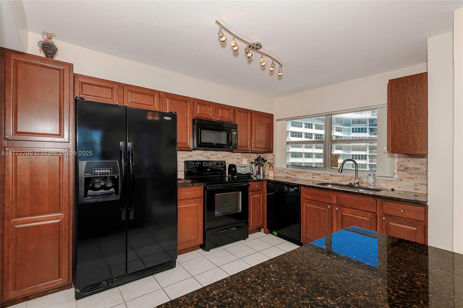 IMPERIAL TOWERS CONDO - Residential