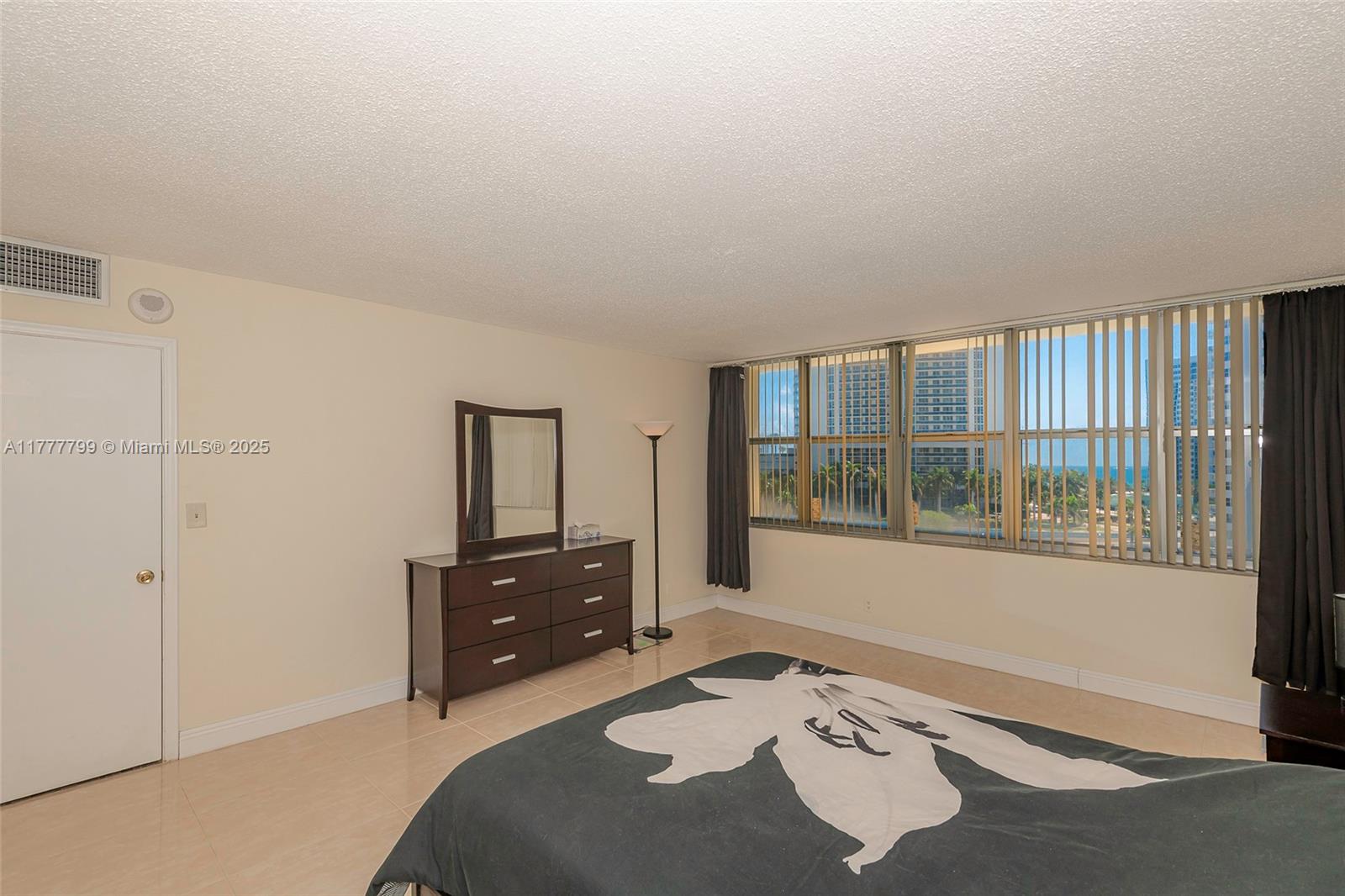 IMPERIAL TOWERS CONDO - Residential