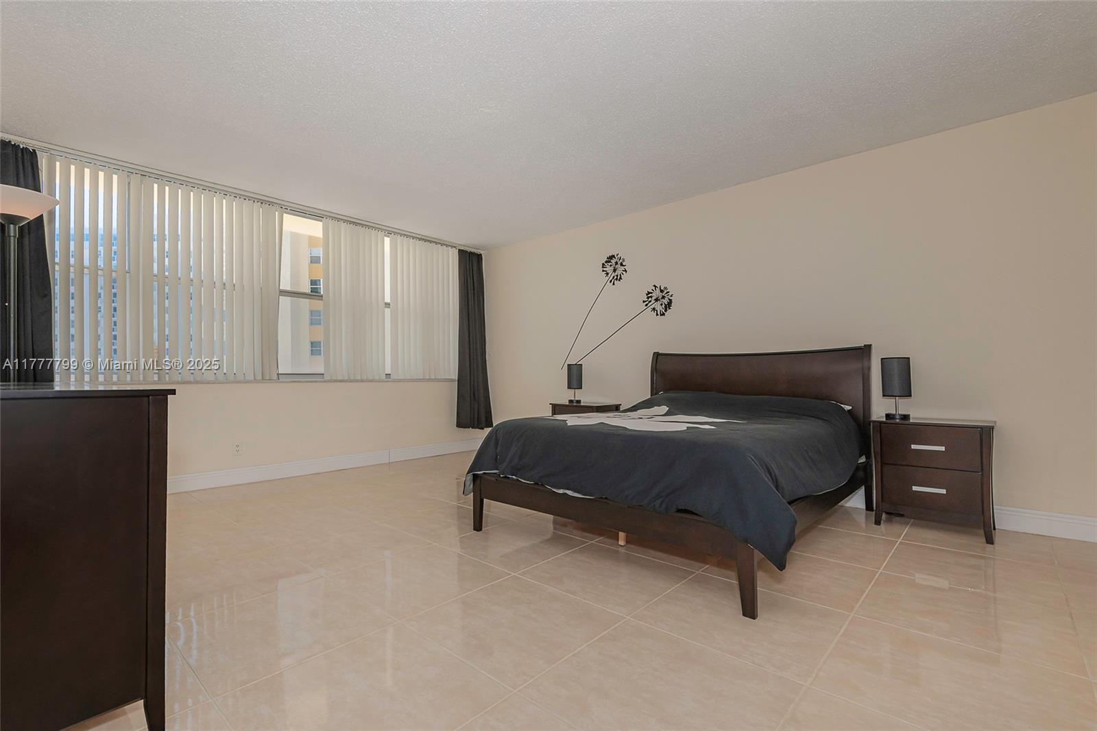 IMPERIAL TOWERS CONDO - Residential