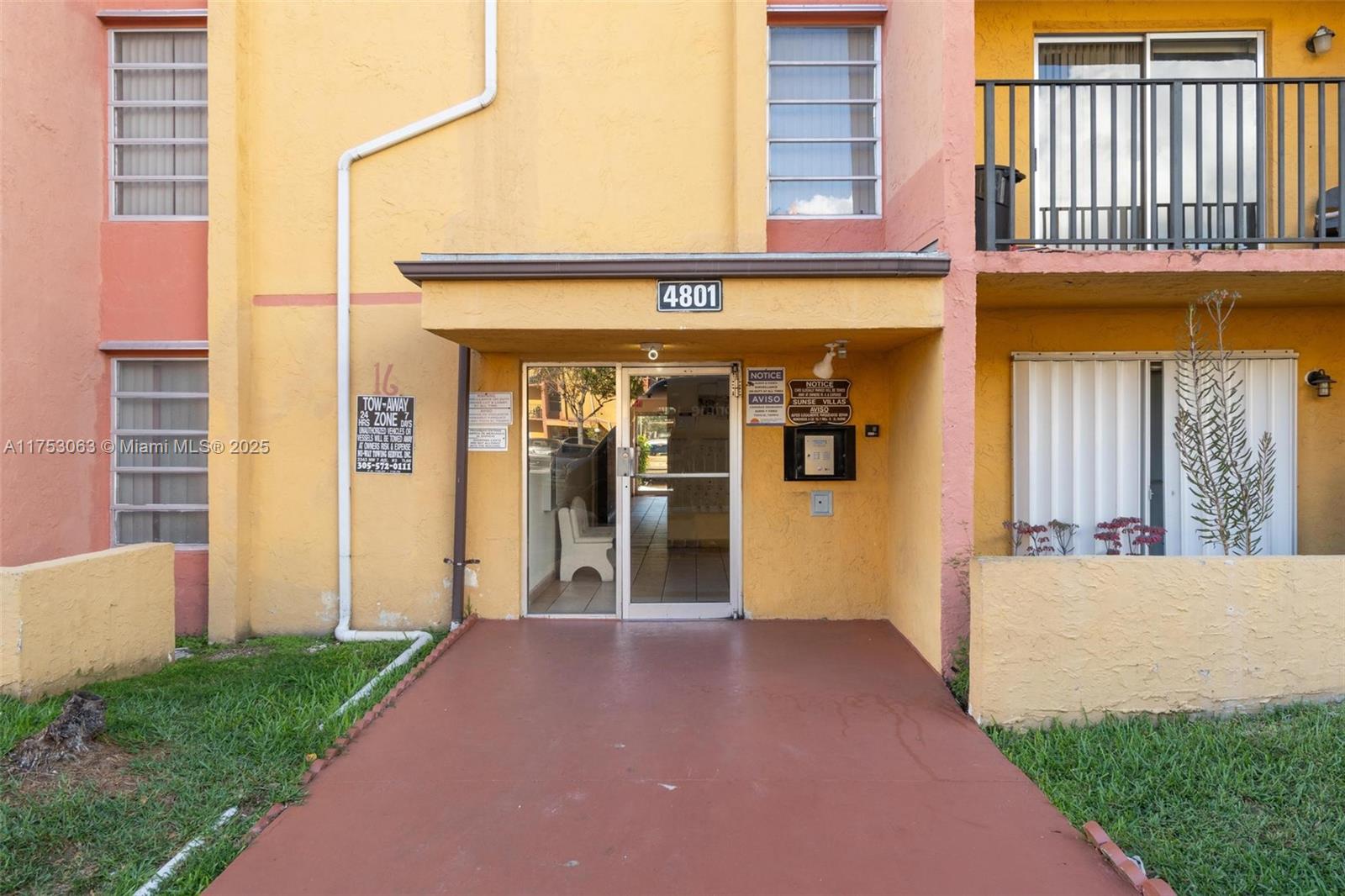 Enjoy the best of Miami living in this well-located apartment! With 2 bedrooms and 2 bathrooms, this unit offers a functional layout, plenty of natural light, and access to excellent amenities. Close to shopping, dining, and major highways. Don’t miss this opportunity!