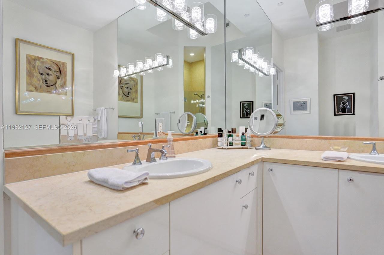 TURNBERRY VLG NO TOWER CO - Residential