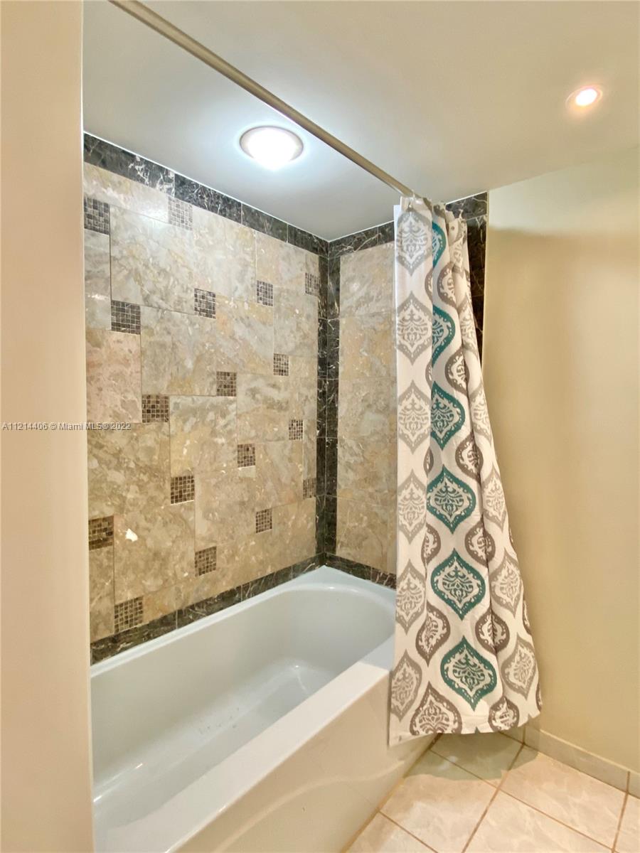 MERIDIAN PARK - Residential Lease