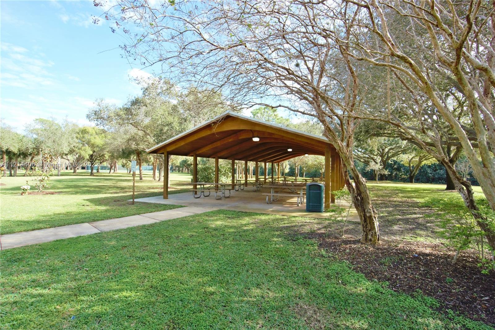 MERIDIAN PARK - Residential Lease