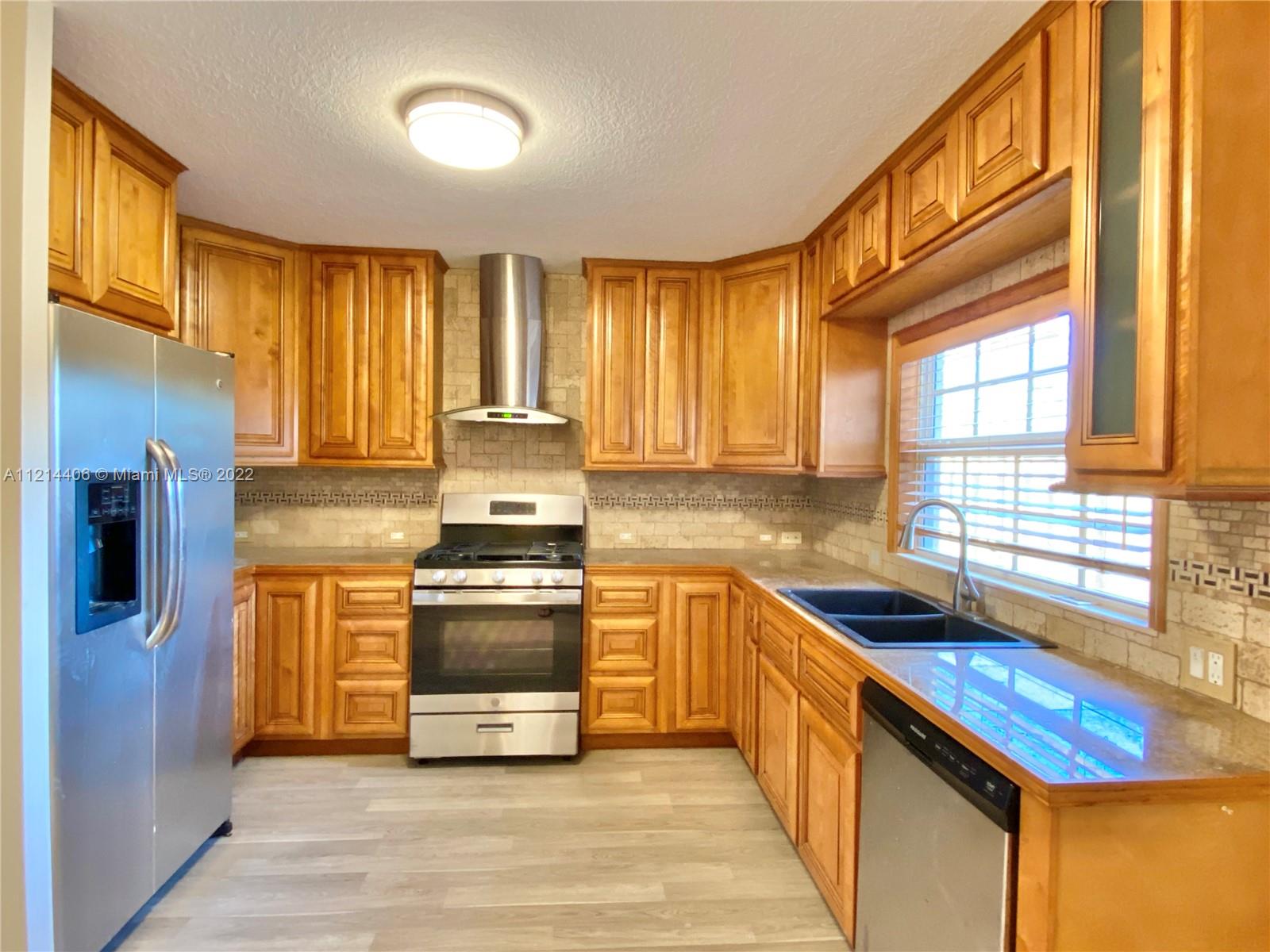 MERIDIAN PARK - Residential Lease