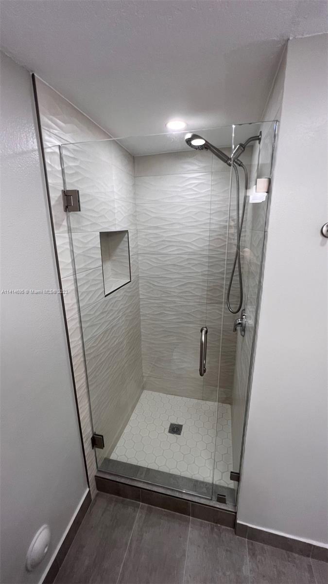 DIAMOND TOWER CONDO - Residential Lease