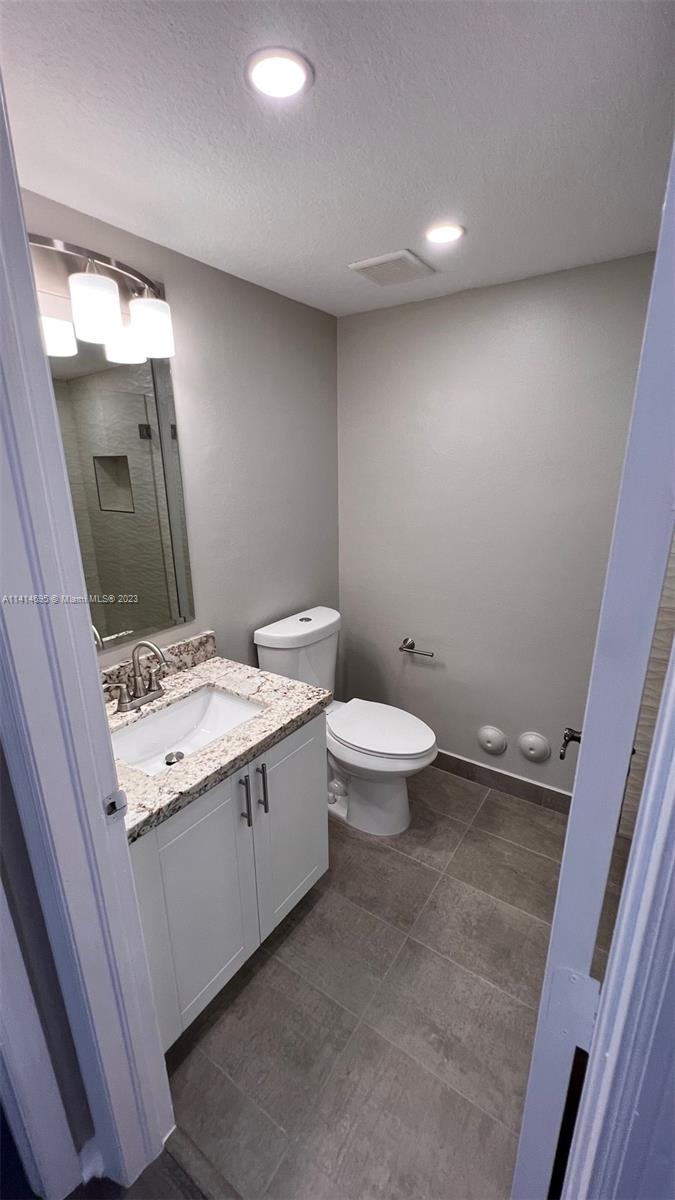 DIAMOND TOWER CONDO - Residential Lease