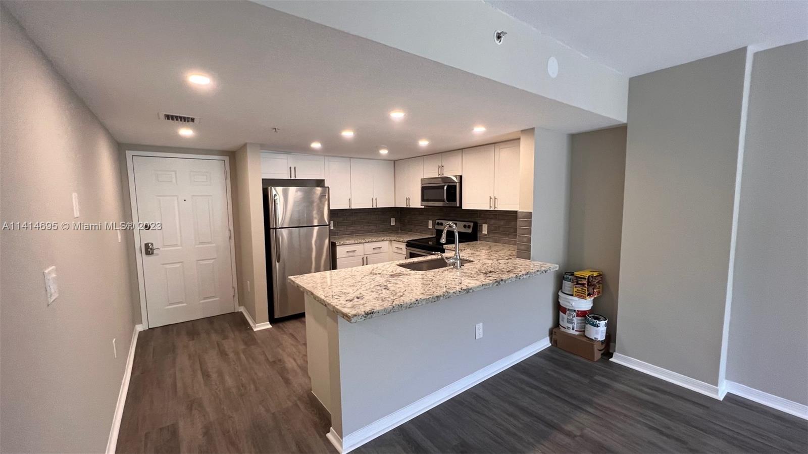 DIAMOND TOWER CONDO - Residential Lease