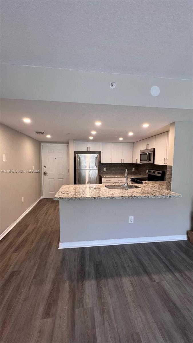 DIAMOND TOWER CONDO - Residential Lease