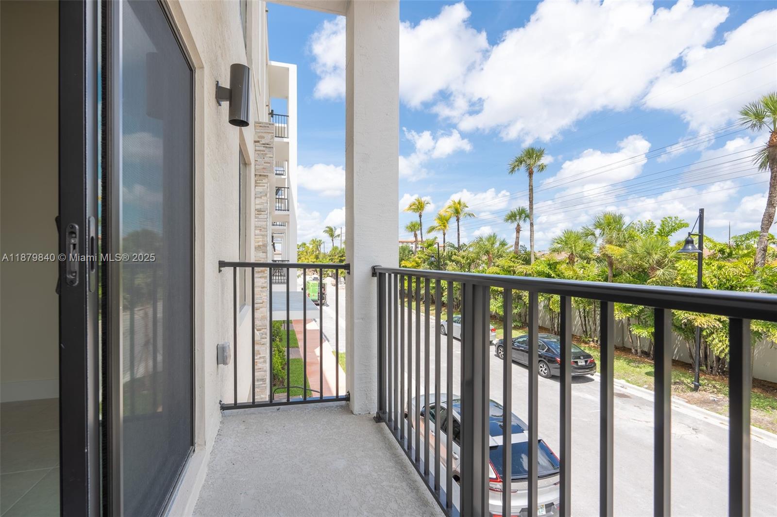 DOWNTOWN DORAL SOUTH PHAS - Residential