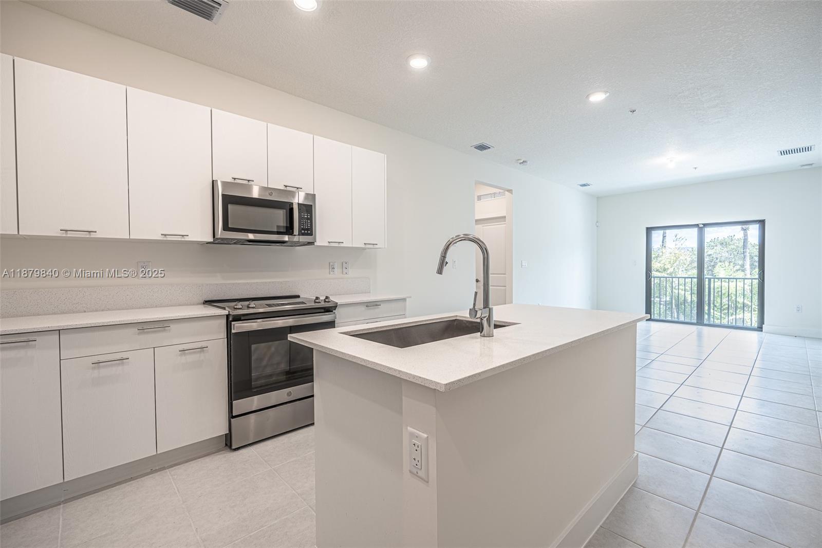 DOWNTOWN DORAL SOUTH PHAS - Residential