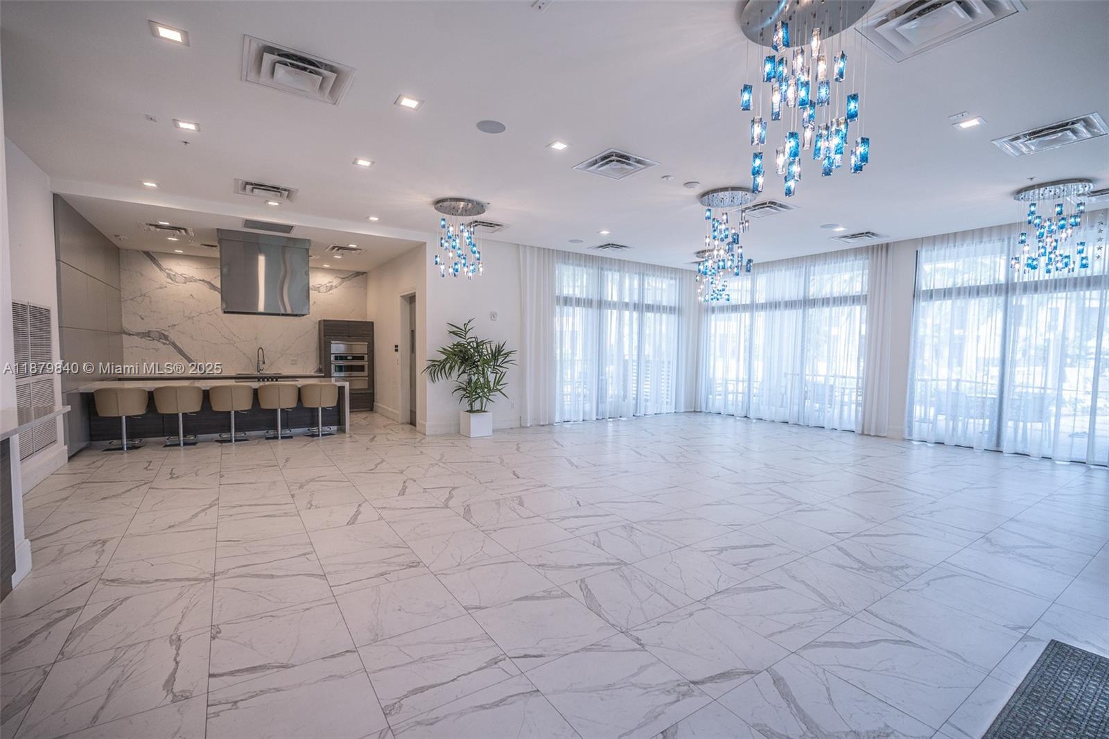 DOWNTOWN DORAL SOUTH PHAS - Residential