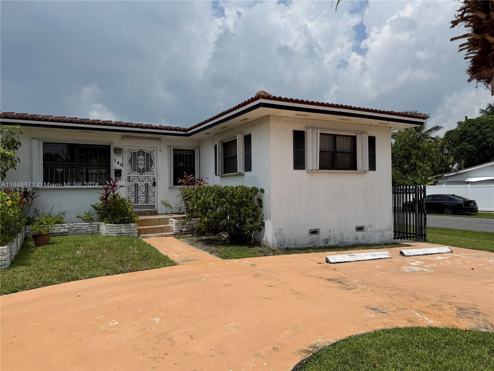 1bed/1bath home features tile flooring, plenty of parking , laundry room, patio area. Move in with just first month + one month security deposit.