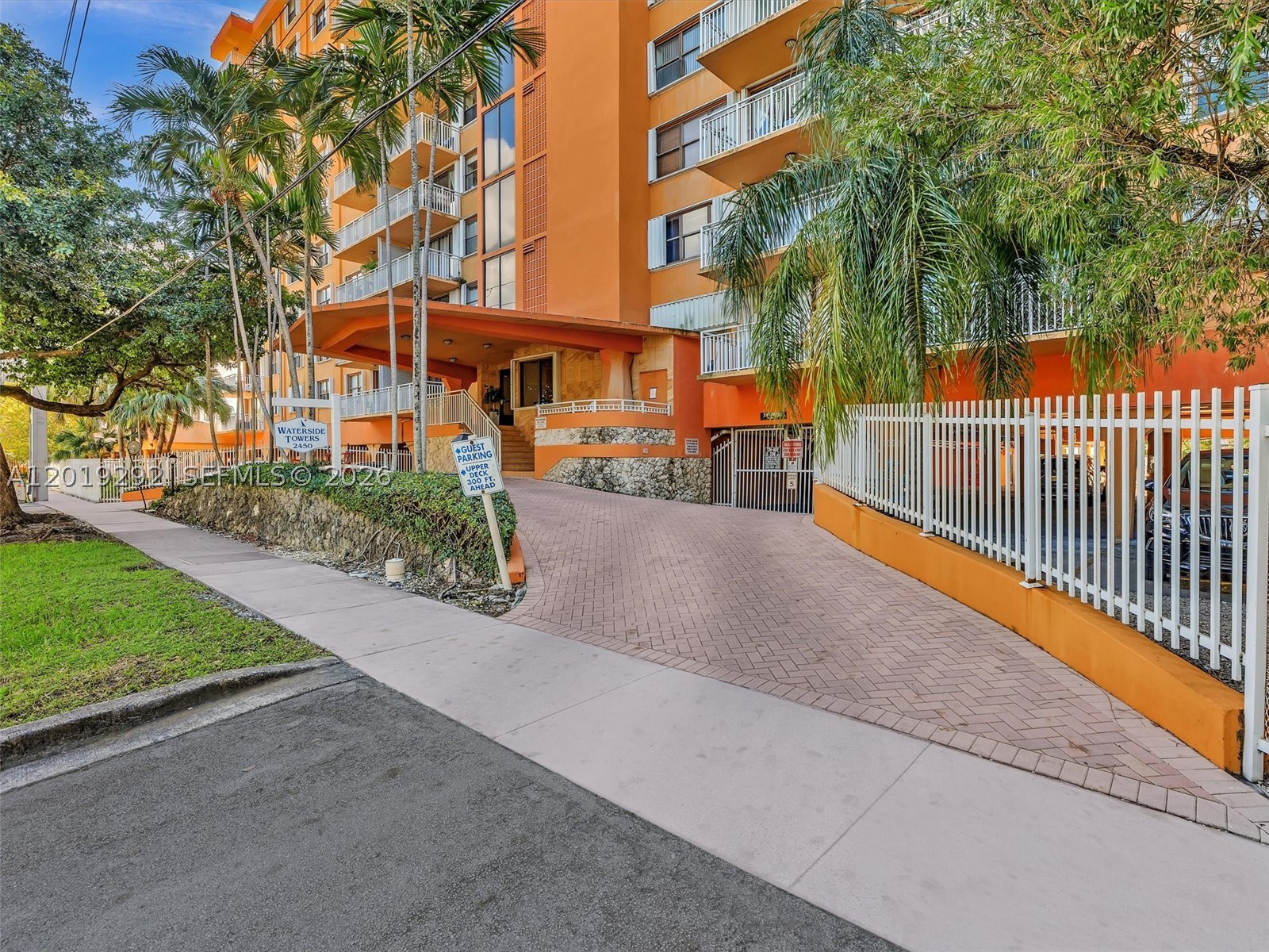 WATERSIDE TOWERS CONDO - Residential