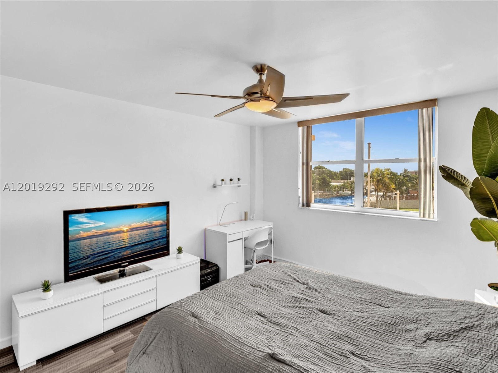 WATERSIDE TOWERS CONDO - Residential