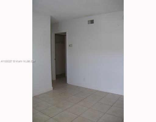 TOWNHOMES OF PLANTATION - Residential Lease