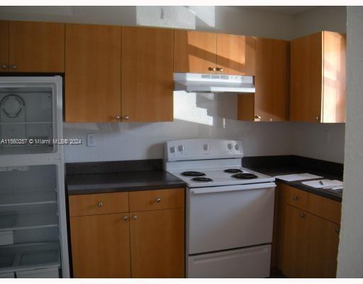 TOWNHOMES OF PLANTATION - Residential Lease